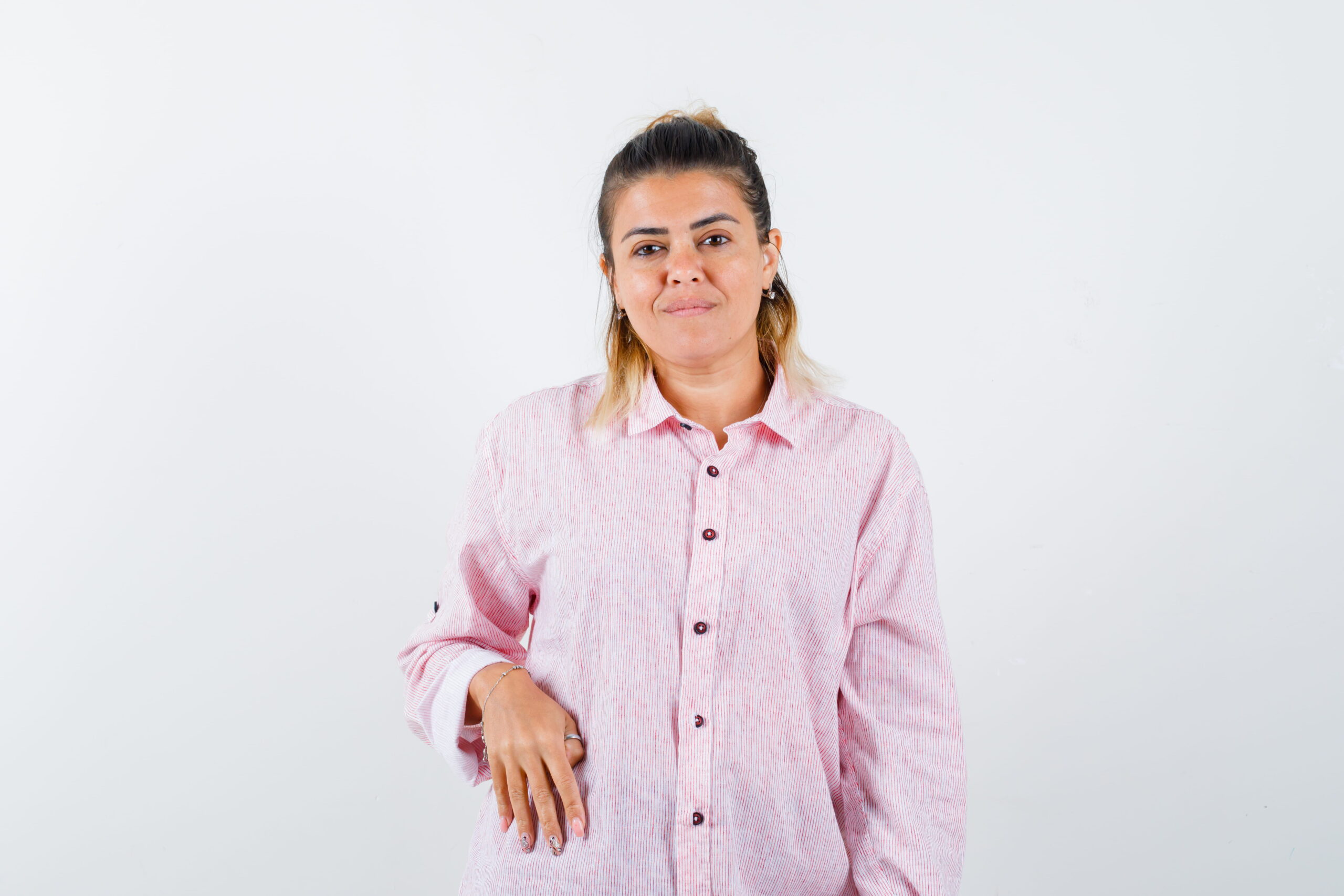 expressive young girl posing studio (1)